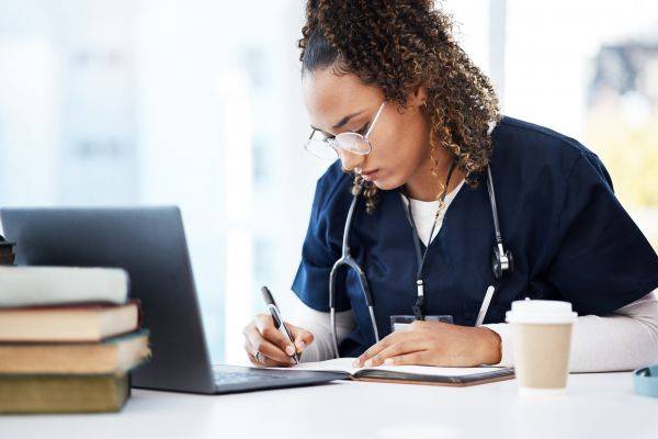 Interne en médecine