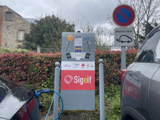 Borne publique recharge véhicule électrique