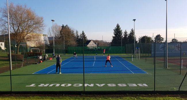 Terrain de tennis