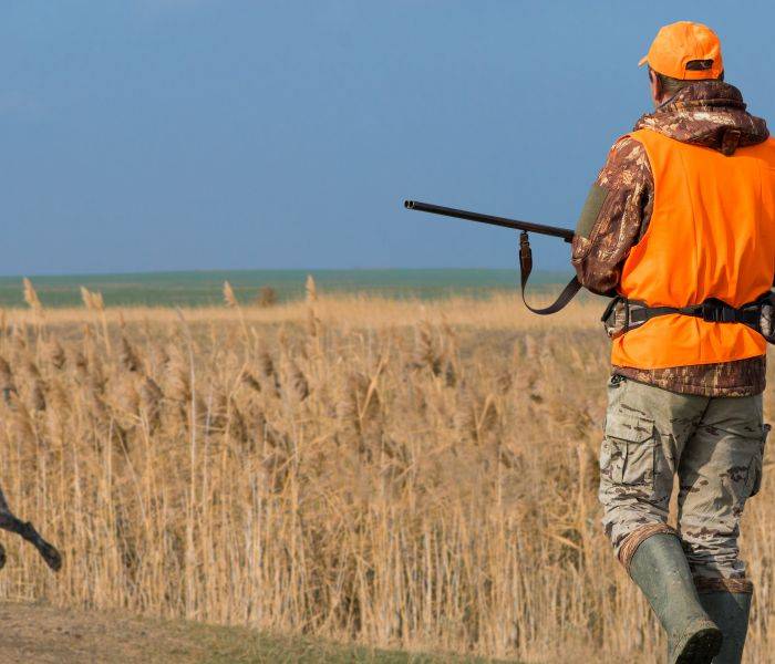 chasseur en tenue de camouflage