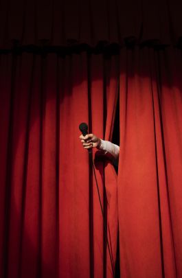 Théâtre - rideau - micro