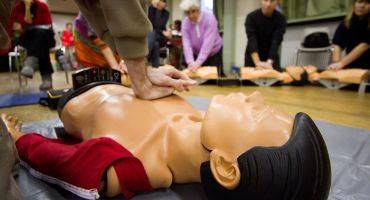 Massage cardiaque mannequin