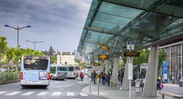 bus et gare à Val Parisis